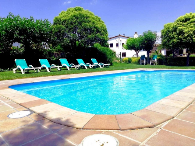 Alquilar-casa-rural-con-piscina-en-Girona