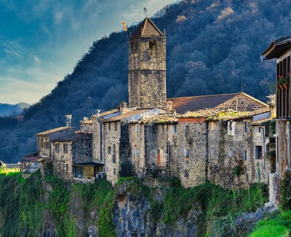 Castellfollit de la roca - pueblo medieval - casa y turismo rural en girona