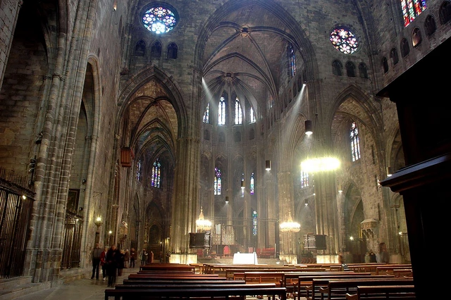 Catedral de Girona - nave central - casa y turismo rural en girona