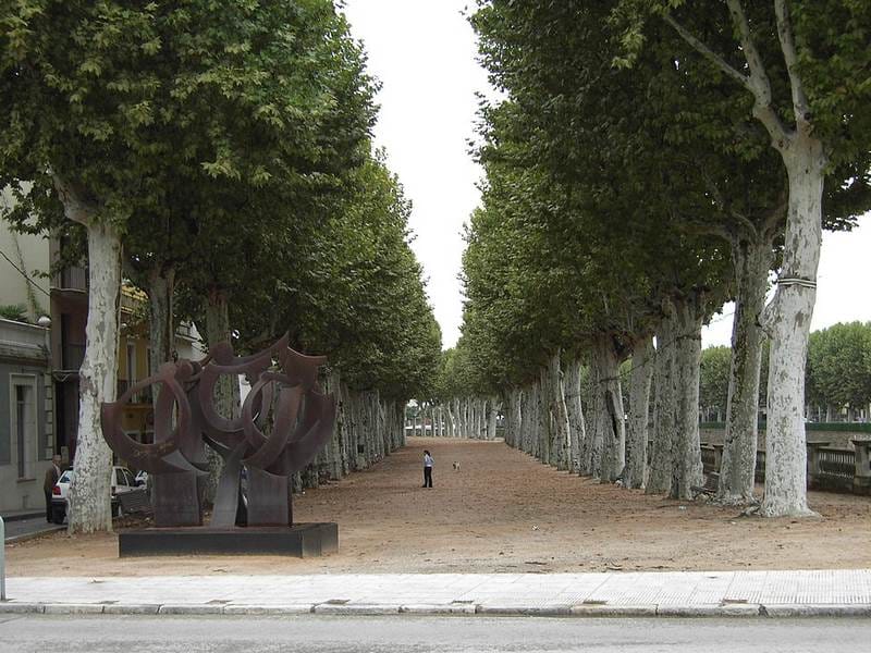paseo de la bisbal del l'emporda