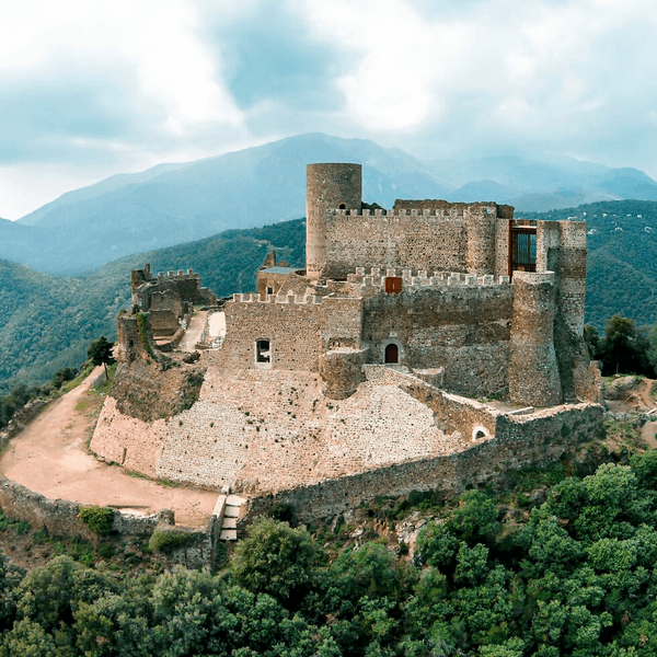 castillo de montsoriu vista aerea - ruta de castillos