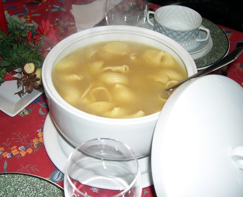 Escudella de Navidad con galets, plato típico catalán