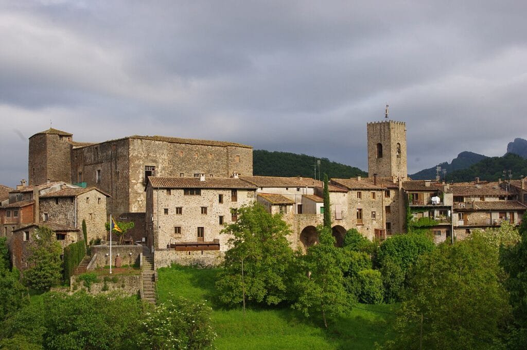 Pueblo medieval de Santa Pau, en el corazón de la zona volcánica, perfecto para una casa rural en la Garrotxa